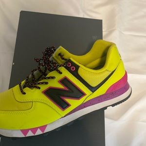 New balance tennis shoe multicolor